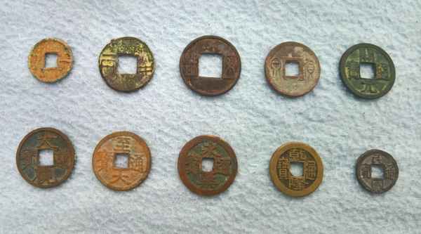 Kaiyuan Tongbao coins
